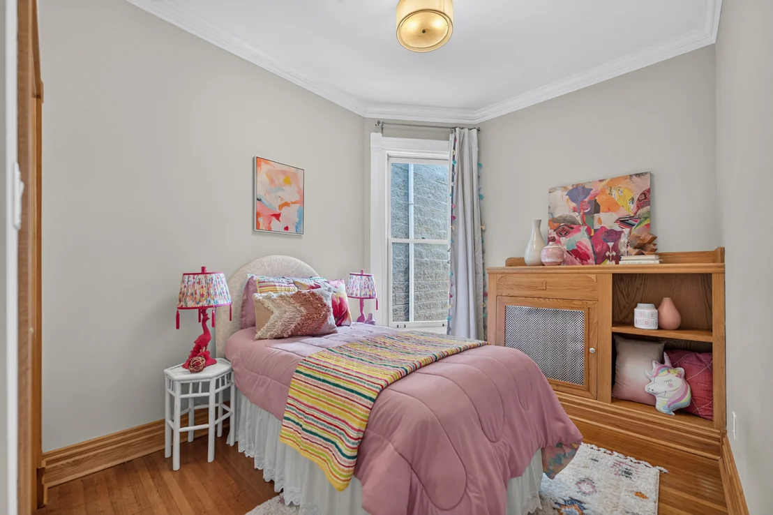 Photo of 634 W Briar Place