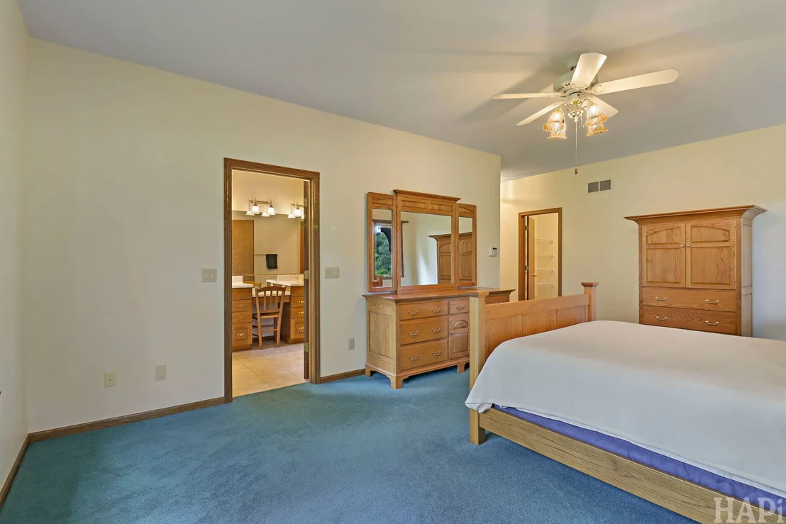 Photo of 2215 N Elmkirk Park