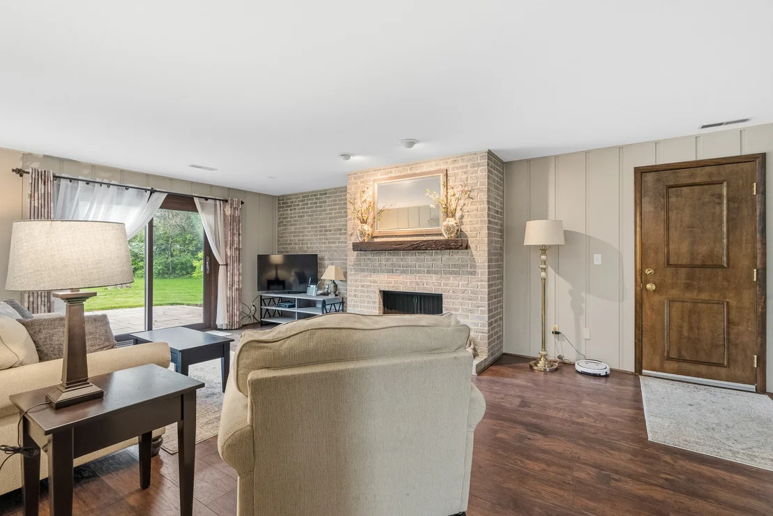 Photo of 1107 VALLEY Lane