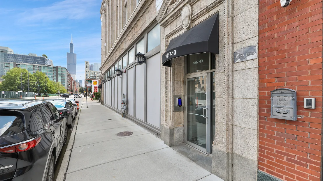 Photo of Unit 2J at 1019 W Jackson Boulevard