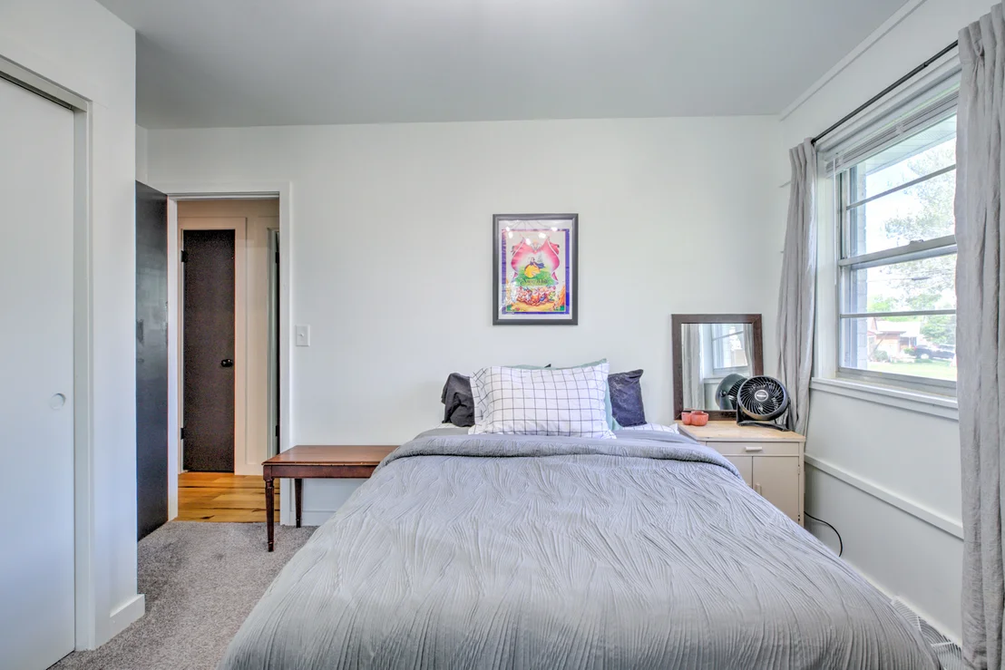 Photo of 1402 HILLTOP Drive