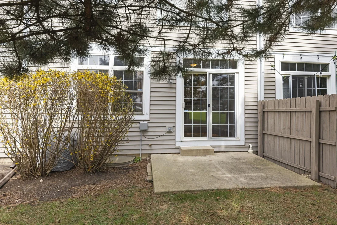 Photo of Unit 3 at 1728 Pershing Avenue