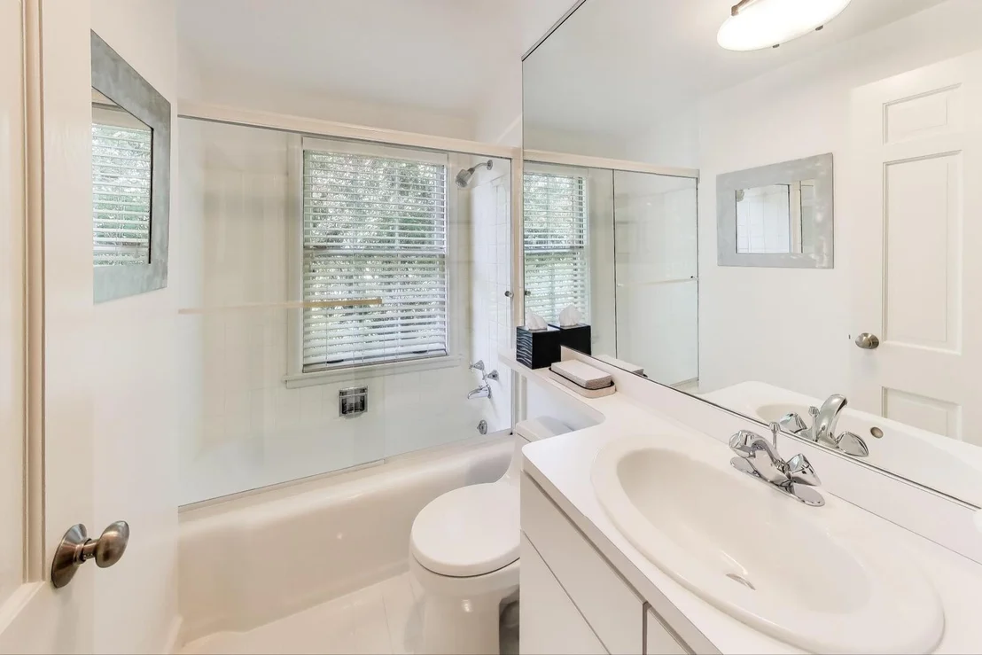 Photo of 1076 Old Elm Lane