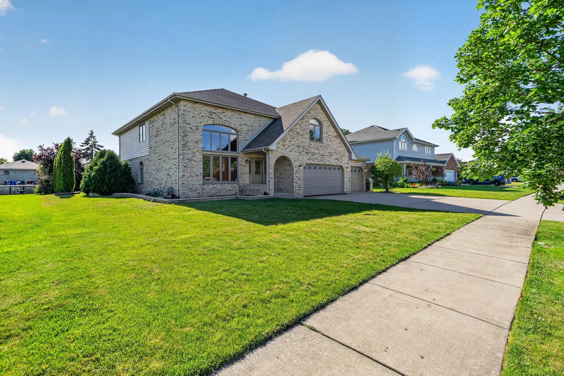 Photo of 19902 Green Meadows Parkway
