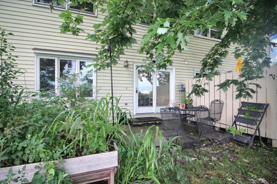 Photo of Unit B at 1530 Hunt Drive