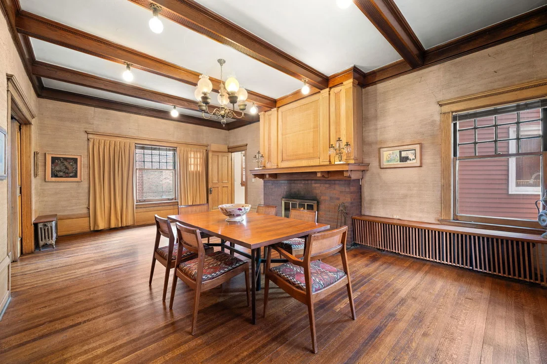 Photo of 832 W Junior Terrace