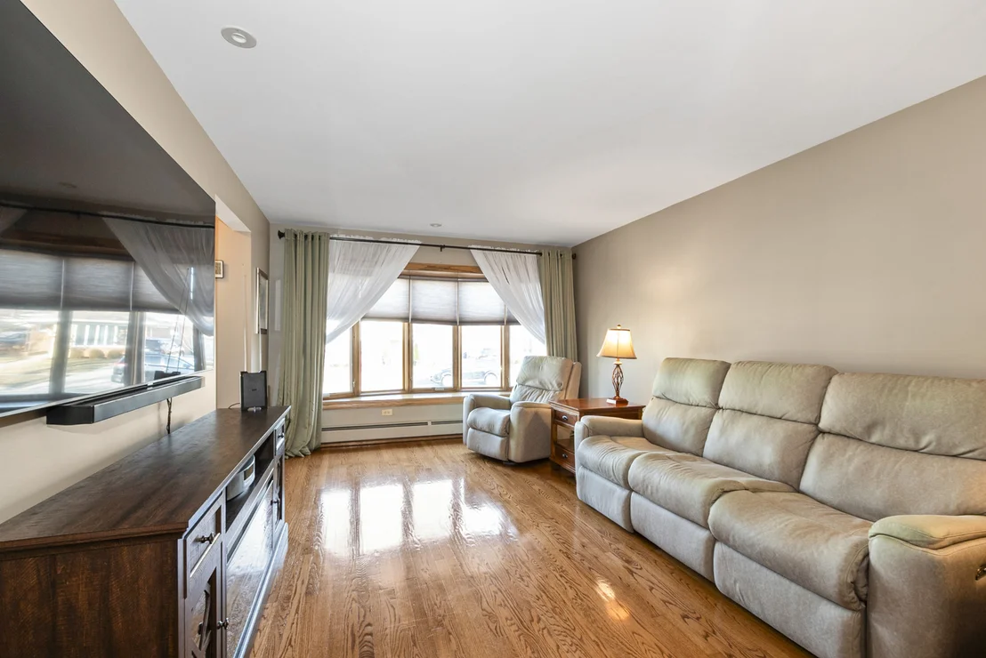 Photo of 10124 Maple Avenue