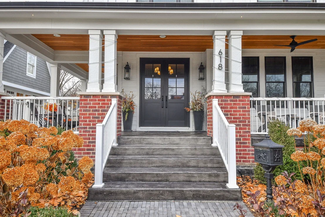 Photo of 618 N Wheaton Avenue