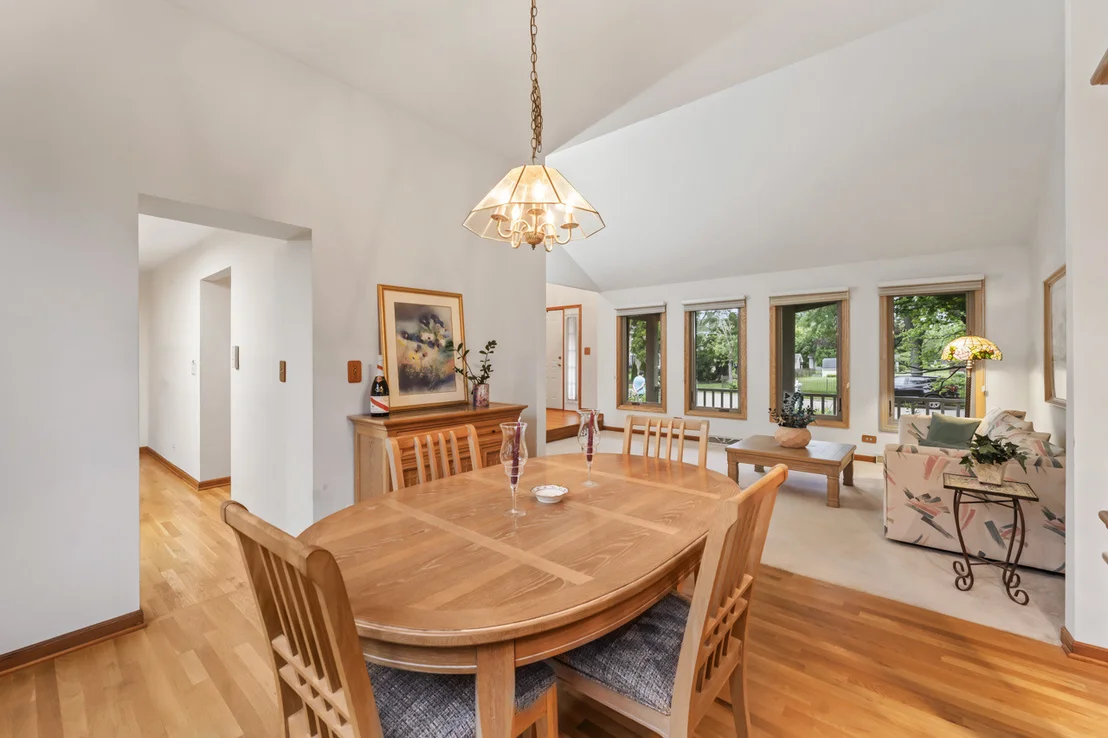Photo of 1155 Charter Oaks Drive