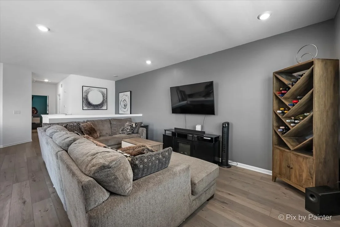 Photo of 466 Comstock Road