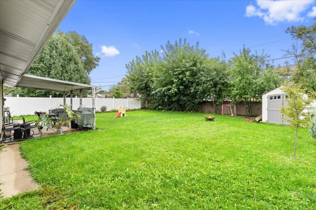 Photo of 1409 W WILLOW Lane