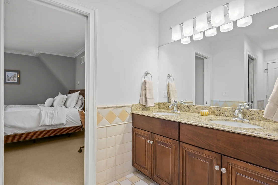 Photo of 33 Washington Circle