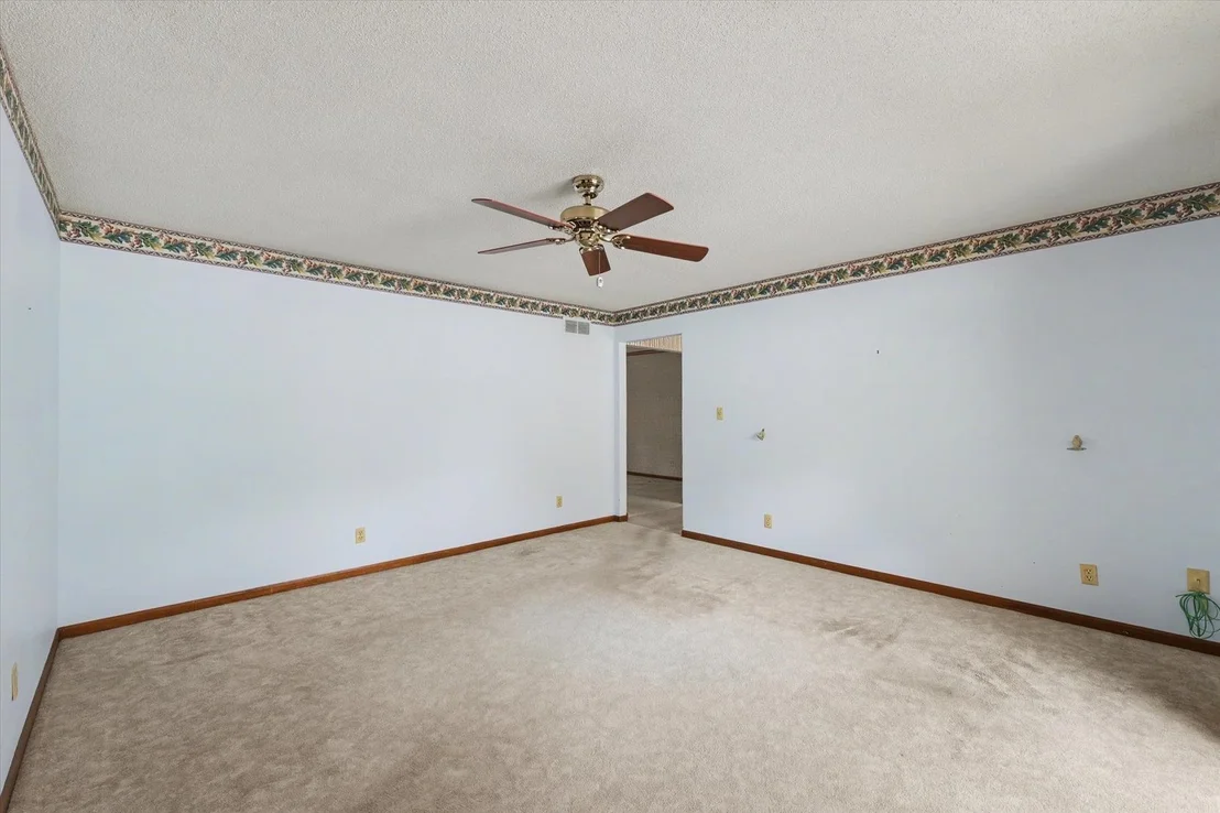 Photo of 906 Crestview Drive