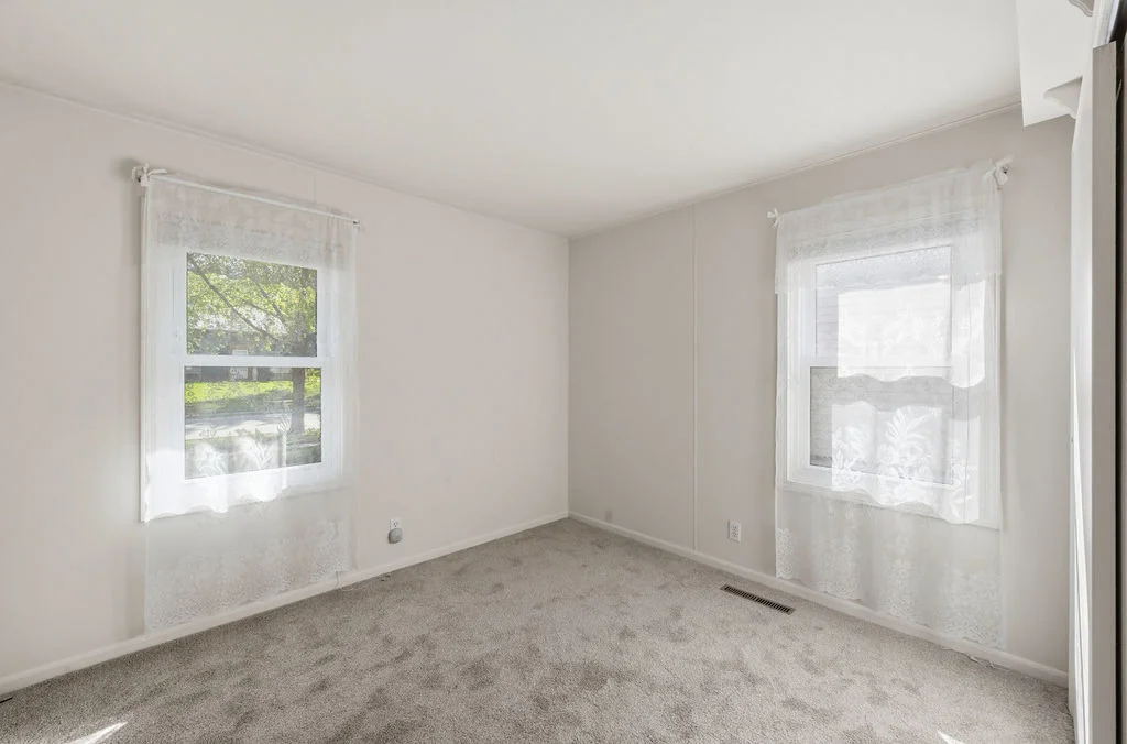 Photo of 910 Meadow Lane