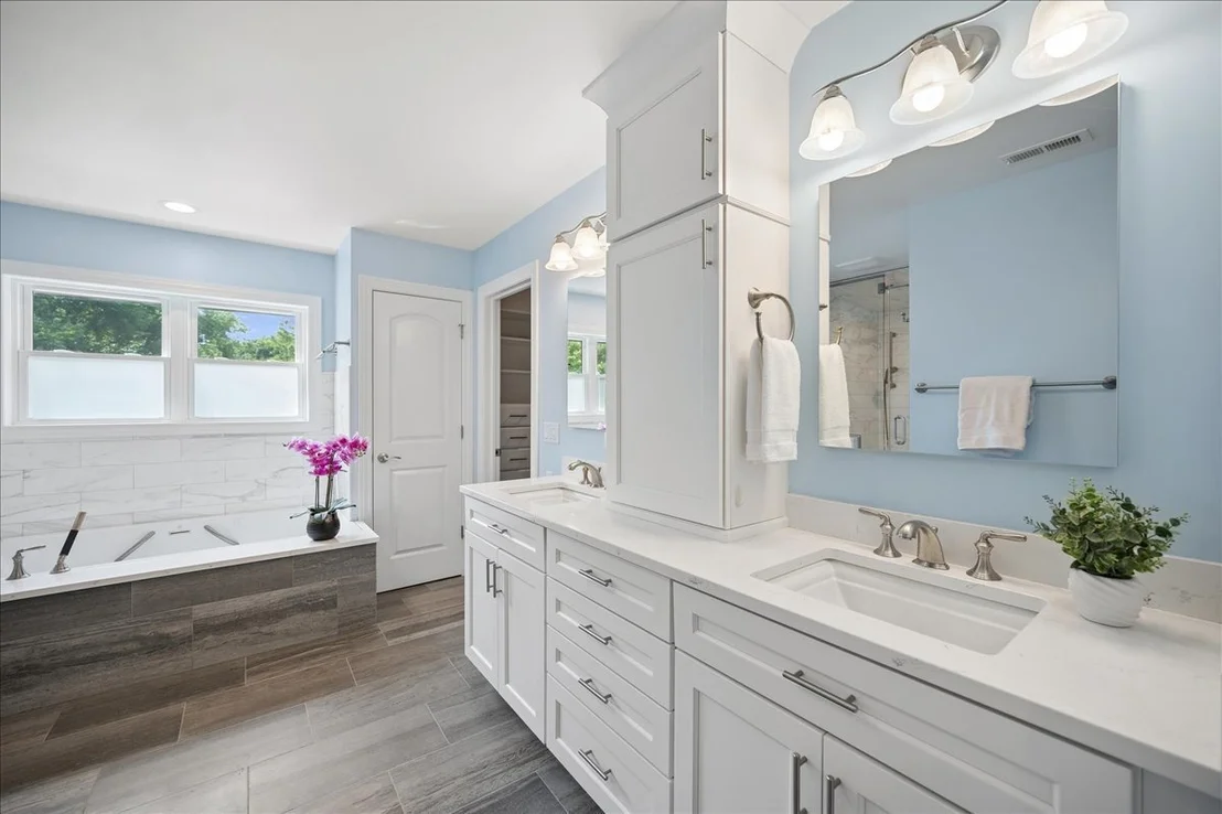 Photo of 586 Earl Drive