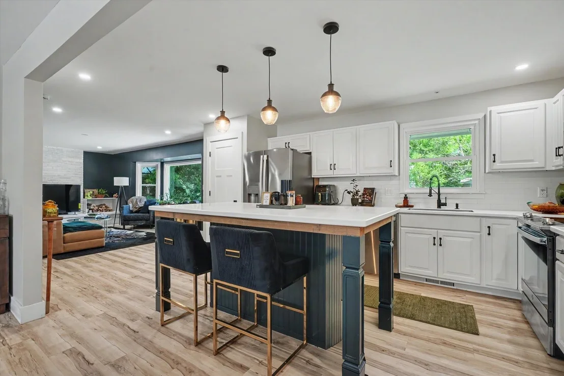 Photo of 1008 Devonshire Drive