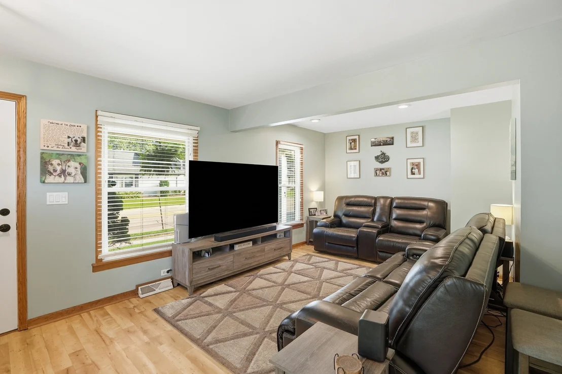 Photo of 11224 Front Street