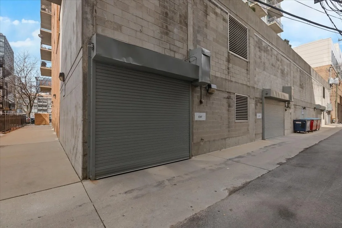 Photo of Unit 508 at 321 S SANGAMON Street