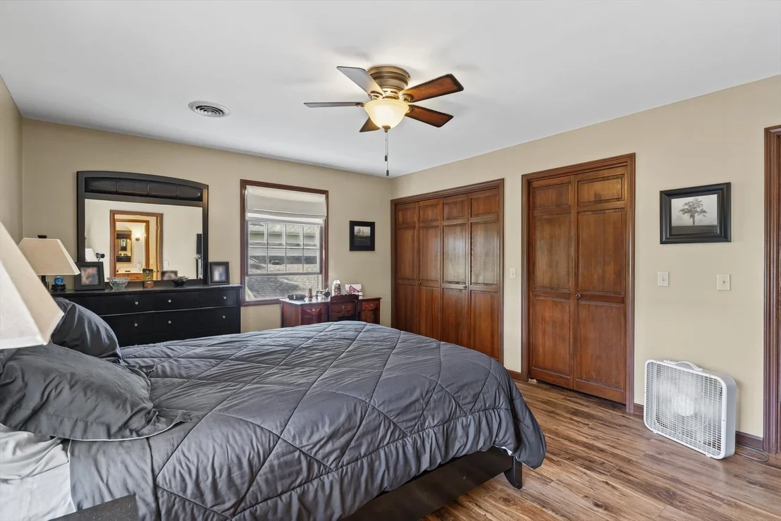 Photo of 703 Surrey Road