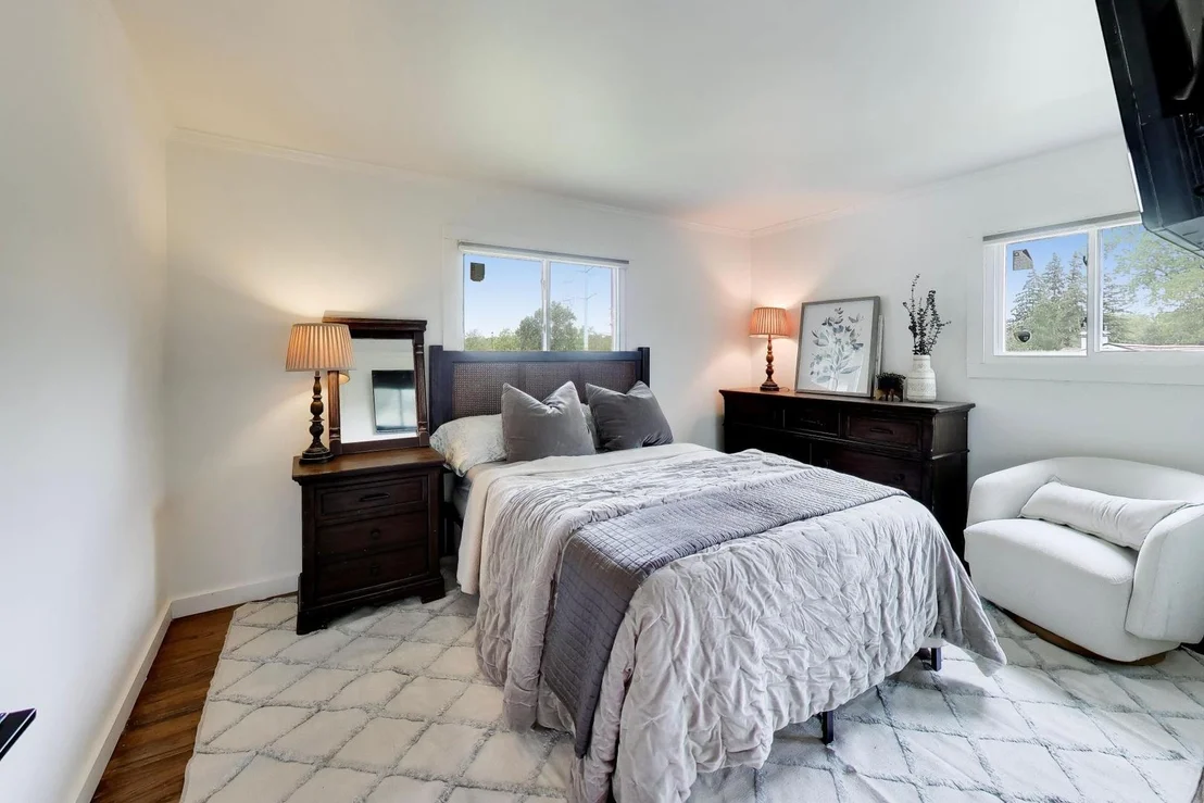 Photo of 2S550 Gray Avenue