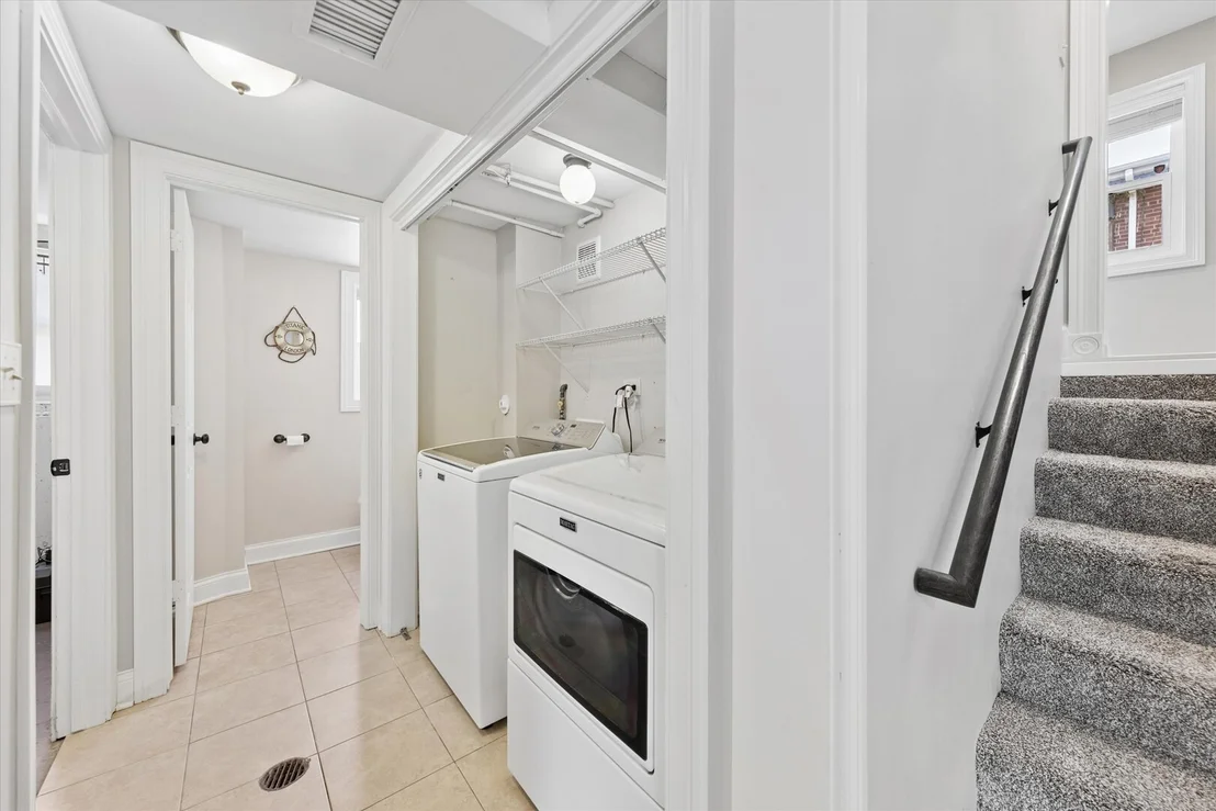 Photo of 408 W Commonwealth Lane