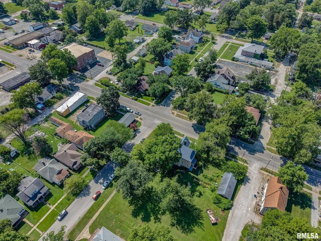 Photo of 404 W BROADWAY Street