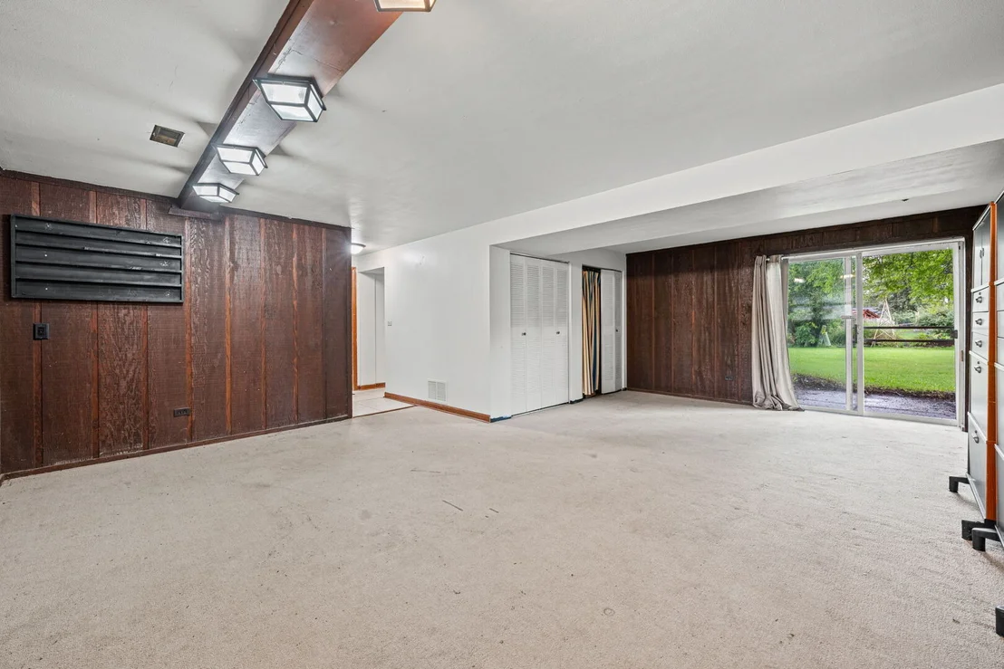 Photo of 933 Webster Lane