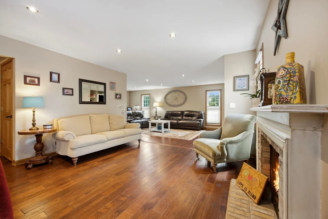 Photo of 702 Hickory Lane