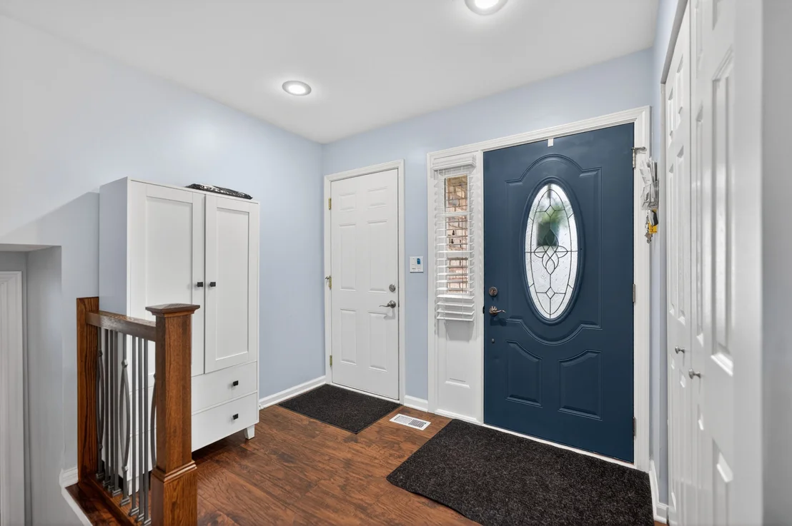 Photo of 870 W Pine Avenue