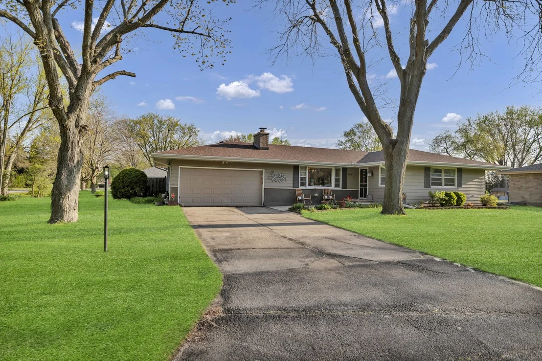 Photo of 405 Thomas Drive