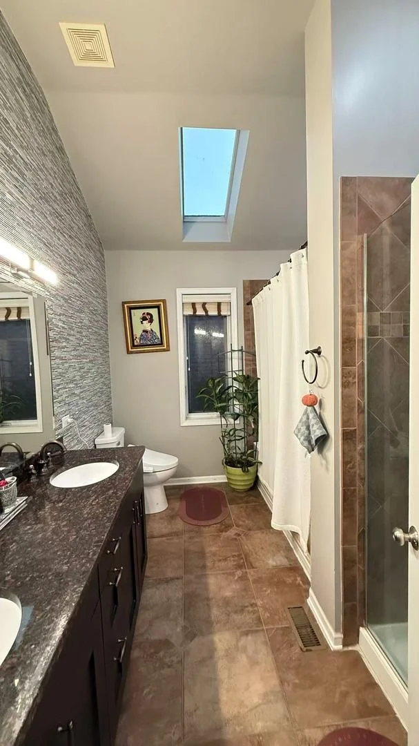 Photo of 422 W 42nd Place