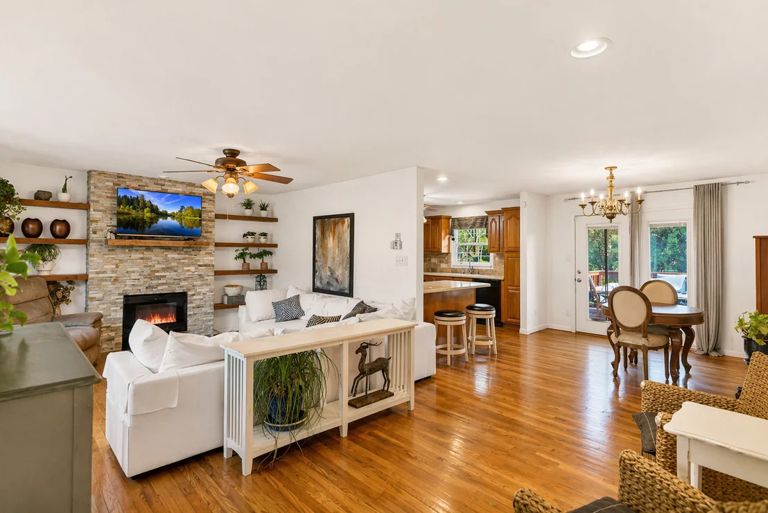 Photo of 405 Thomas Drive