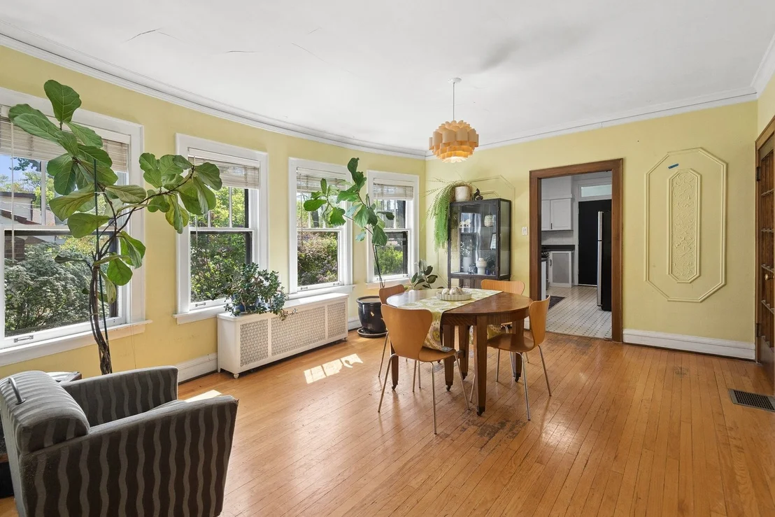 Photo of 1114 Dobson Street
