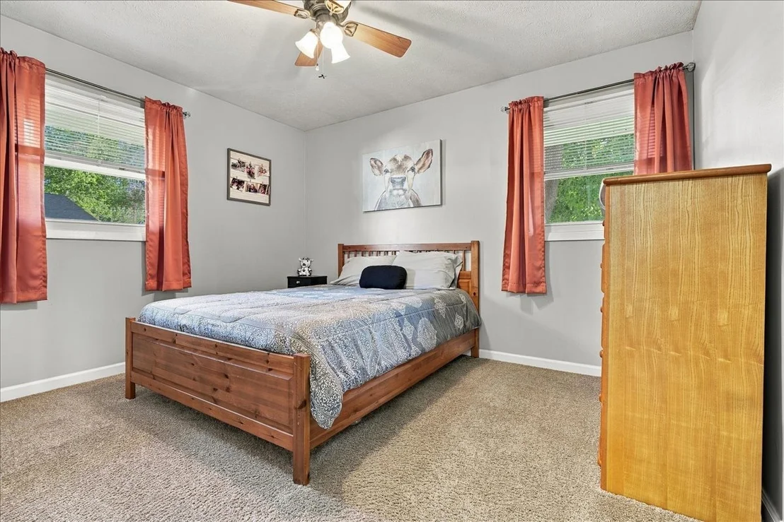 Photo of 1211 Searle Drive