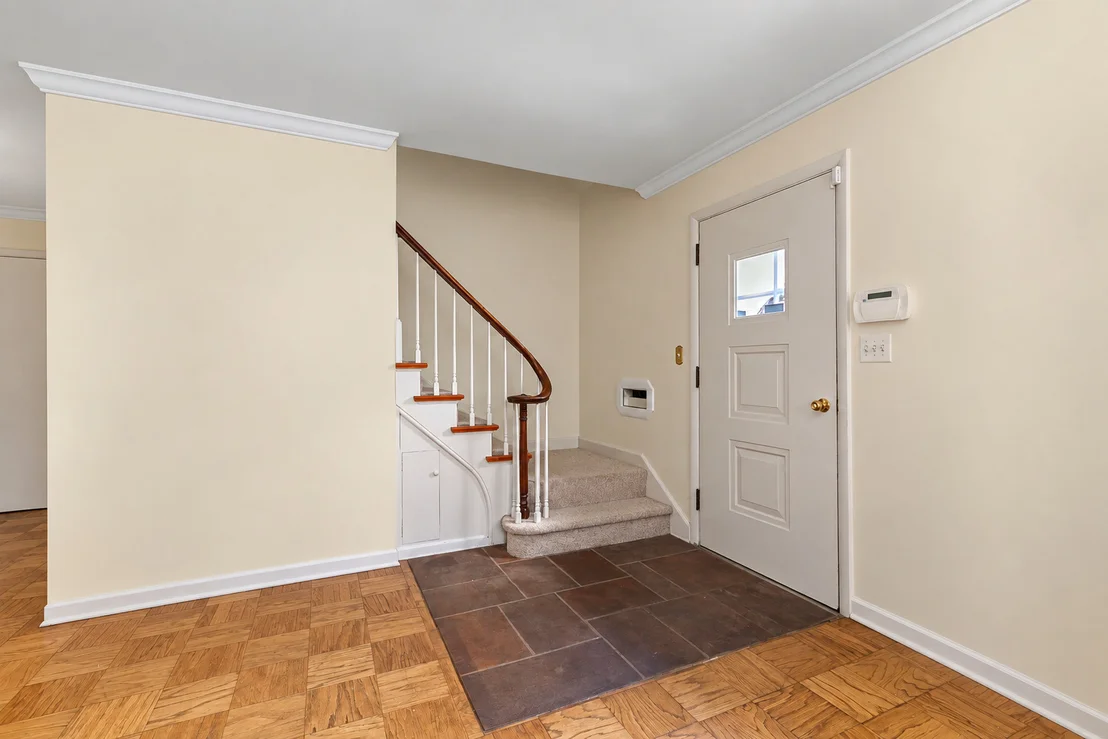 Photo of 214 Washington Circle