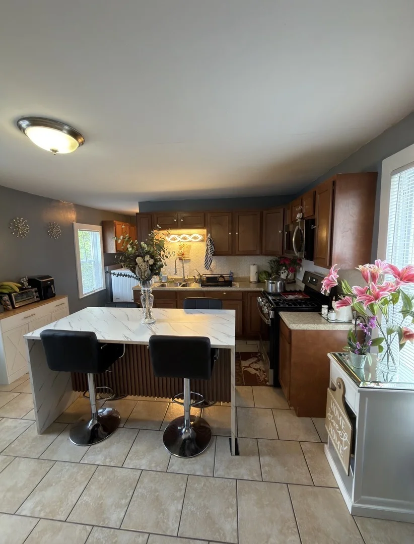 Photo of 727 Superior Street