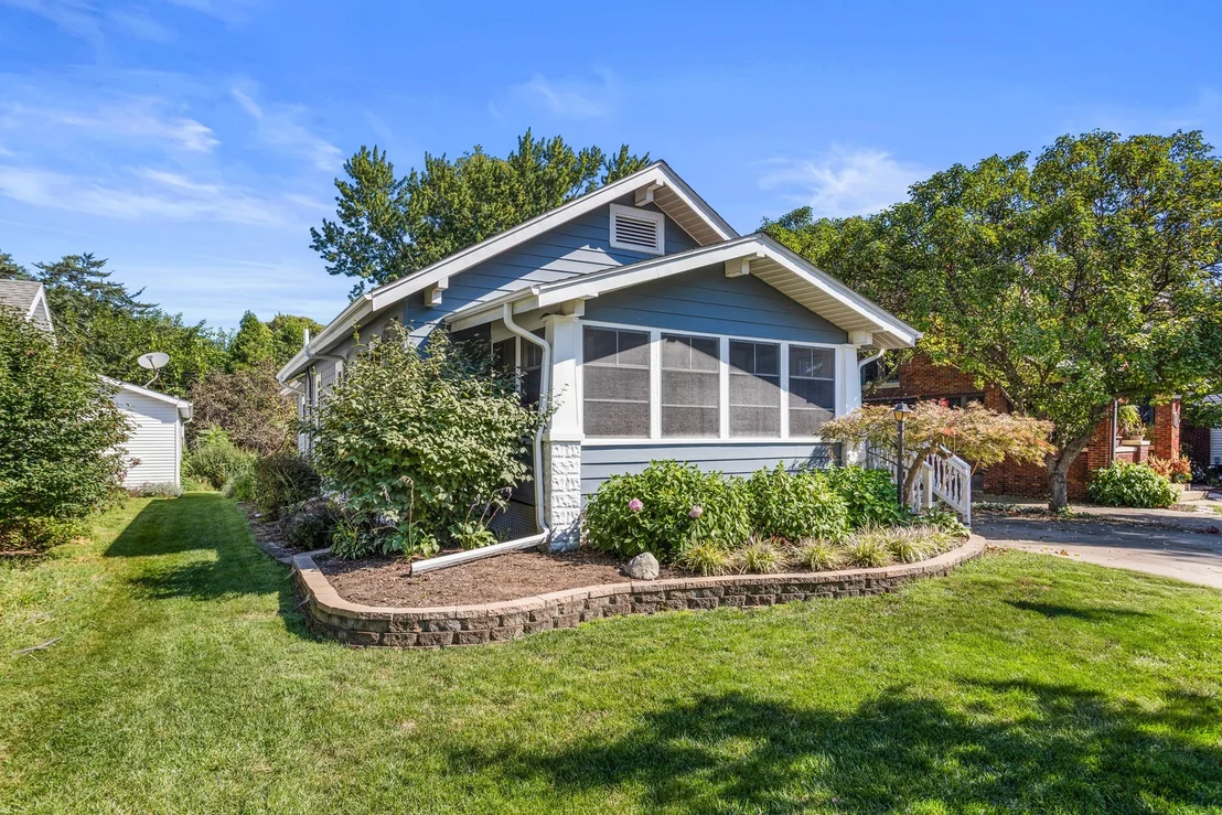 Photo of 922 W Daniel Street