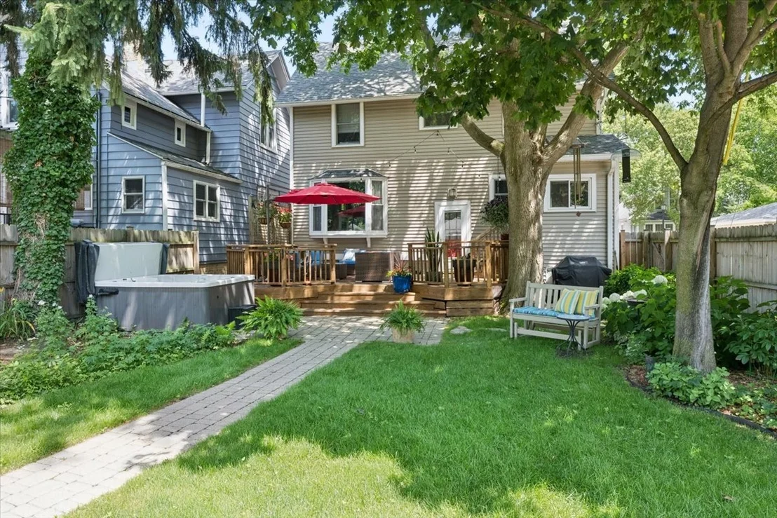 Photo of 1412 Leonard Place