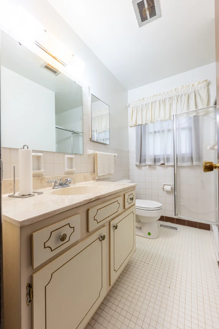 Photo of 801 Oakcrest Drive