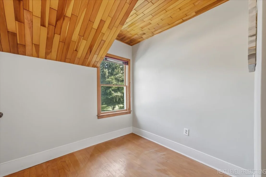 Photo of 32W183 Glos Street