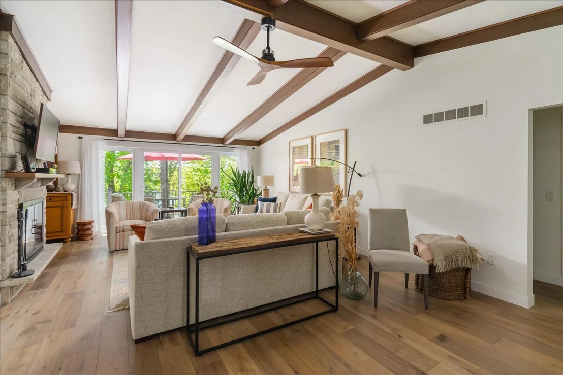 Photo of 1127 Loganberry Lane