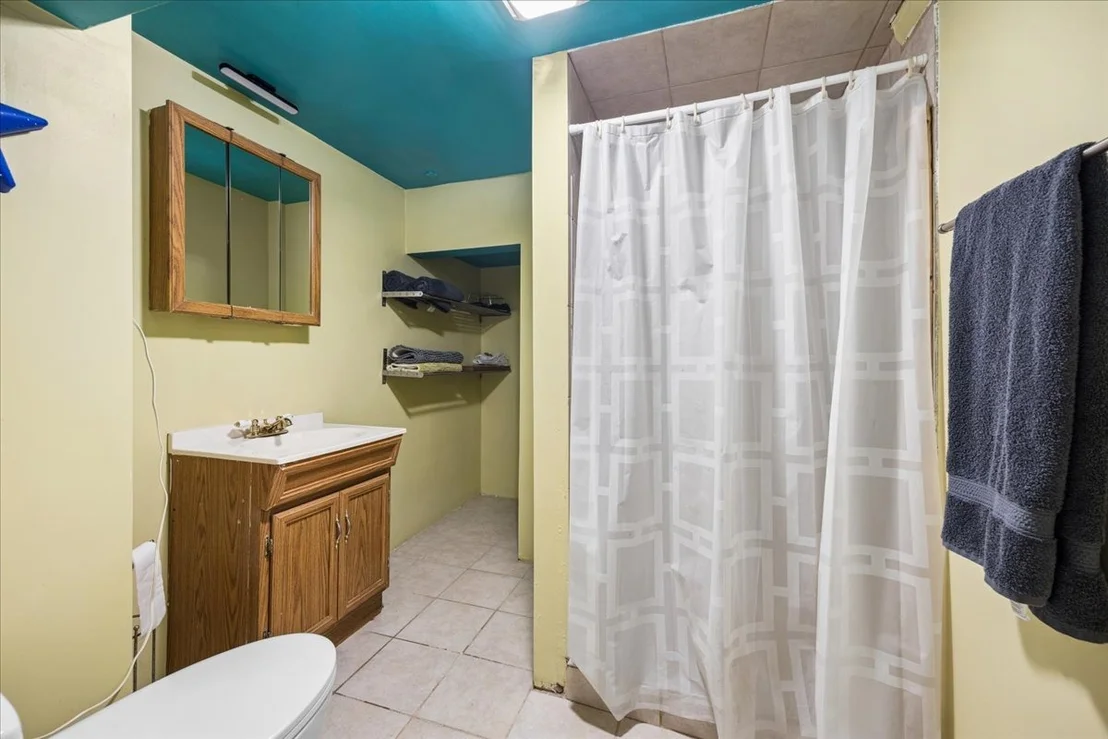 Photo of 3833 Maple Avenue