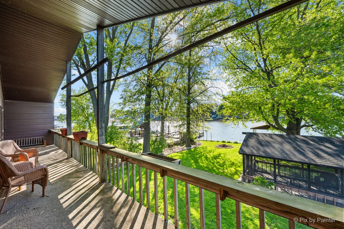 Photo of 1423 N River Road