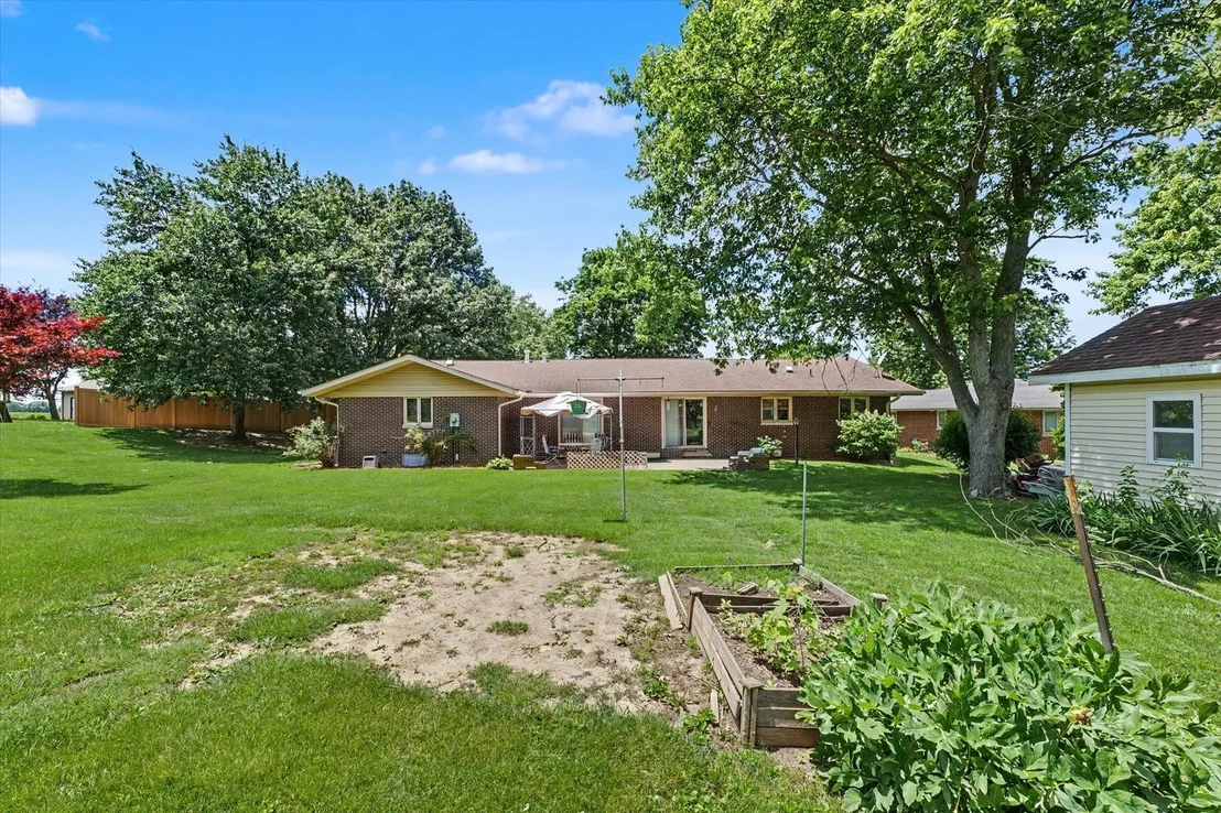 Photo of 906 Crestview Drive