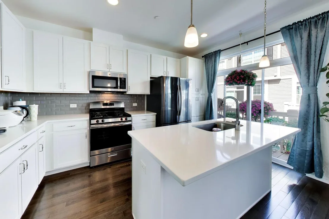 Photo of 810 Lexington Circle W