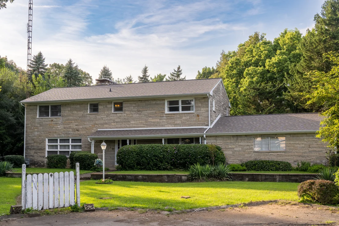 Photo of 801 Oakcrest Drive