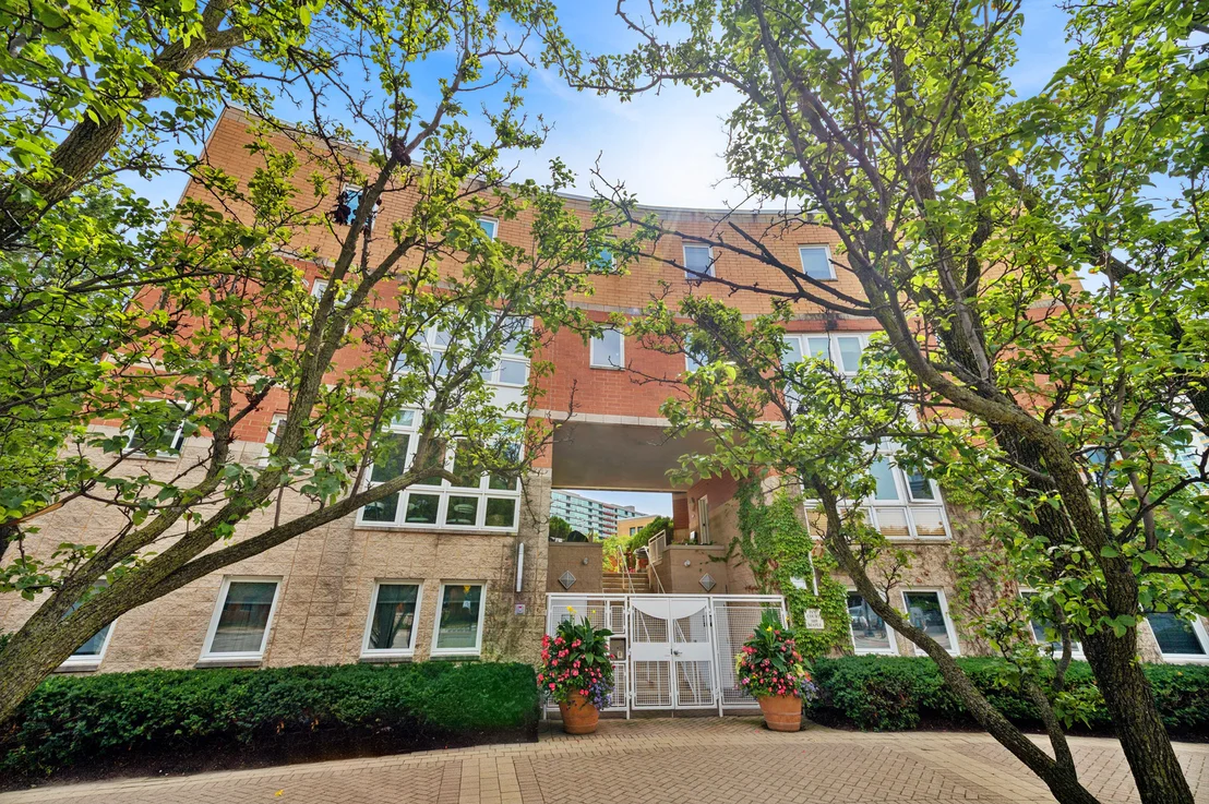Photo of Unit E2 at 1889 Maple Avenue