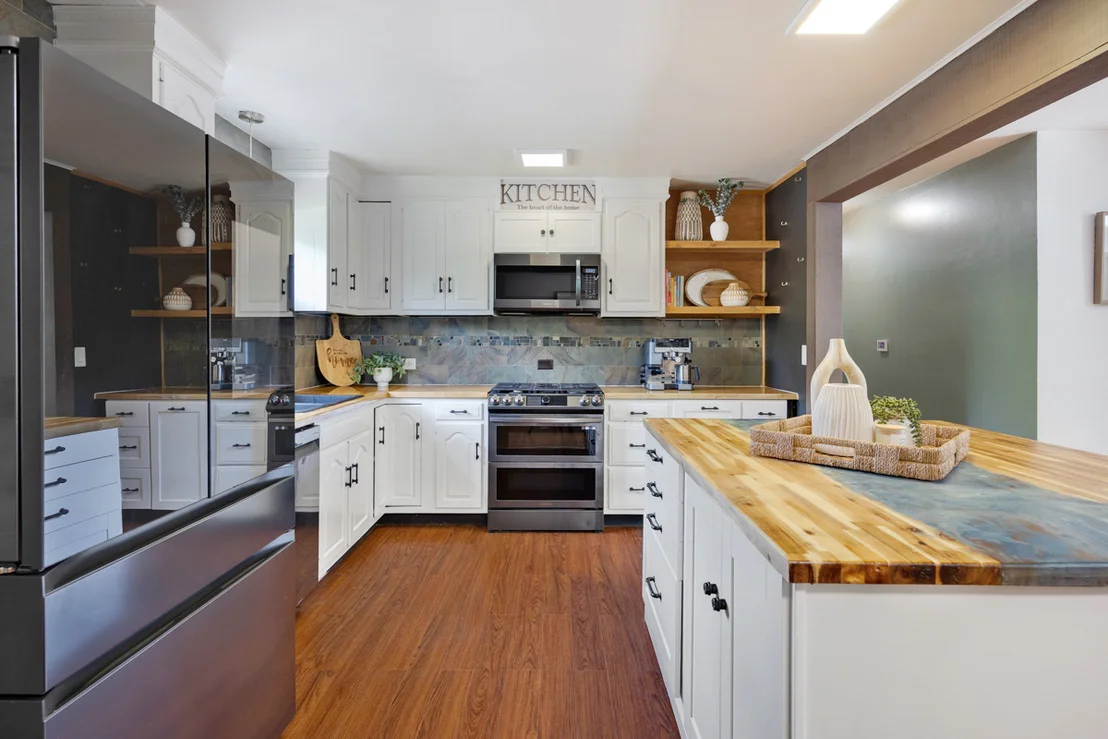 Photo of 703 Crestview Drive