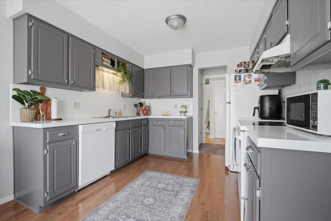 Photo of Unit B at 1546 Hunt Drive