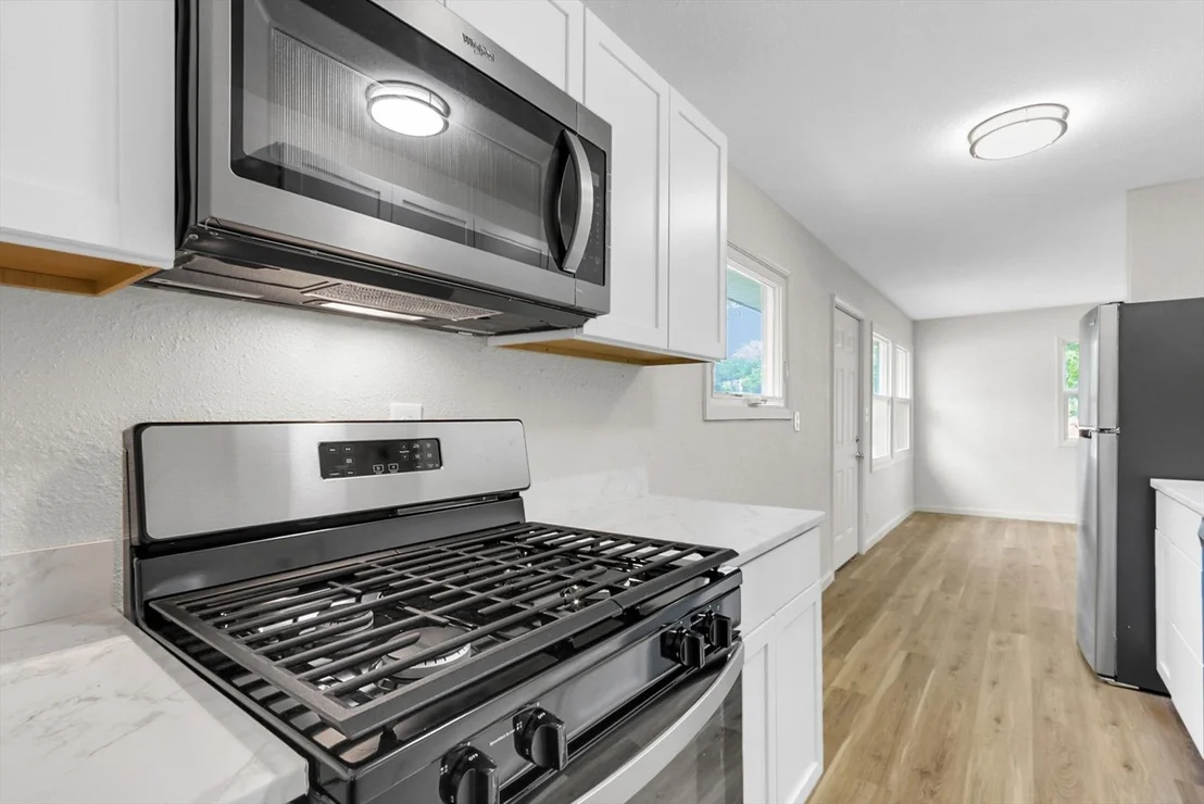 Photo of 1408 Hedge Road